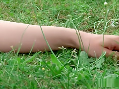 Sodomie dune mature dans son jardin