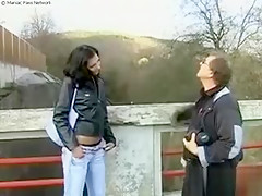Jeune allemande brune baise avec un vieux photographe