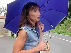 Lily, 45 ans de Vermon,  a décidé de rompre le petit train train quotidien (vidéo exclusive)