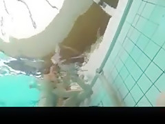 Perverse Ficksau unter Wasser gebumst!