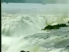 Pascal se tape deux beautés au cul ferme près des chutes