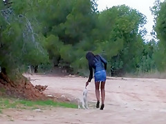 Casting porno d'une belle black sodomisée dans les bois