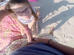 A La Plage Avec Un Voyeur Pas Discret :D