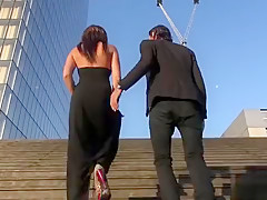 Superbe brune monte à Paris pour être enculée devant son copain