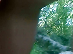 Rouquine enculée au bord de la rivière