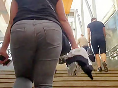 Plump girl with nice ass