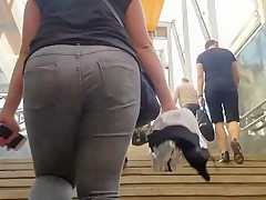 Plump girl with nice ass