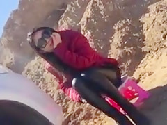 A Chinese couple is fucking outdoors !! ..