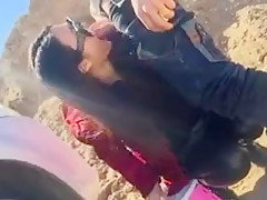 A Chinese couple is fucking outdoors !! ..
