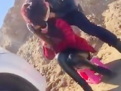 A Chinese couple is fucking outdoors !! ..