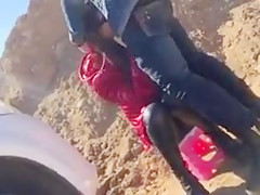 A Chinese couple is fucking outdoors !! ..