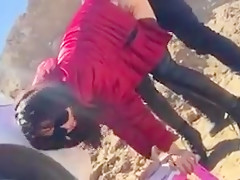 A Chinese couple is fucking outdoors !! ..