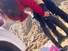 A Chinese couple is fucking outdoors !! ..
