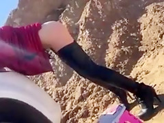 A Chinese couple is fucking outdoors !! ..