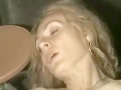 Mature exhibe et sodo