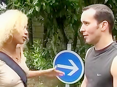 Angie Kiss sait bien se faire enculer au camping