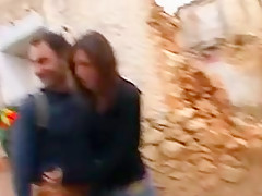 Guide touristique encule une brunette
