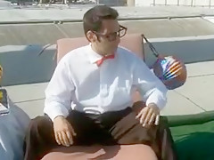 Un type encule deux garces sur un port