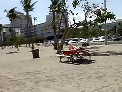 Une partouze commence sur le bateau