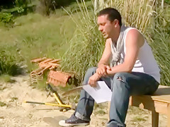 deux bimbos se font éclater le fion tout en poésie lol