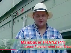 Le fermier se tape une bonne blonde sur son tracteur
