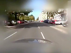Une bombasse se fait prendre en double pénétration dans un squat à Berlin