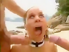 Bombasse brésilienne tringlée en double sur une plage hot