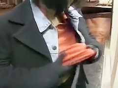 Beurette coquine lèche l'anus de HPG dans un trio