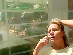 Vieux barbu vicieux baise une belle blonde appétissante