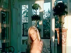 Sexy Blonde Babe Gets Horny Rubbing