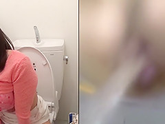 Kinky Asian Sprays Pee