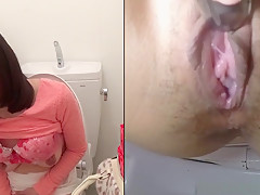 Kinky Asian Sprays Pee