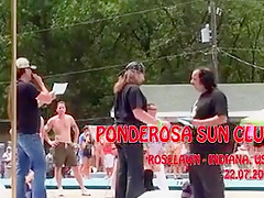 Concours US de la plus belle bimbo nue