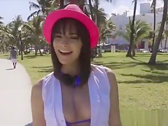 Jacuzzi Threesome With Bikini Bffs