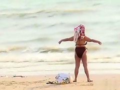 Chick Gets Hooked Up By A Smart Boy And Invited For A Fuck