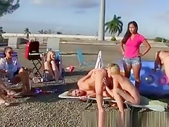 College Girls Bend Over For Some Hot Muffdiving