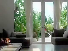 Sexy Brunette Babe Gets Horny Showing