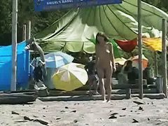 Gorgeous amateur nudists on hidden beach cam