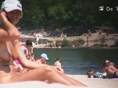 Amateur nudist blonde on hidden beach cam