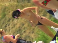 Amateur sexy beach nudist on video