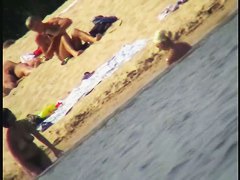 Sexy amateur hidden beach cam video