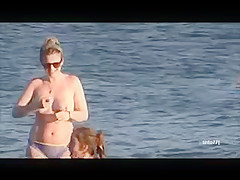 TWO TOPLESS LESBIANS AT A GREEK BEACH !!!