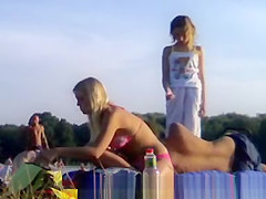 Hot blond puts a new top on