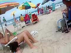 Beach voyeur films woman's asses in bikini