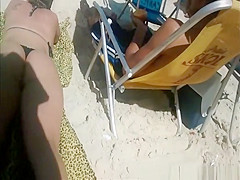Beach voyeur films woman's asses in bikini