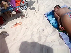 Beach voyeur films woman's asses in bikini