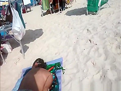 Beach voyeur films woman's asses in bikini