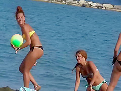 Bubbly butt cheeks falling out of bikini