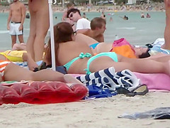 Juicy view between her thighs