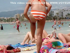 Juicy view between her thighs